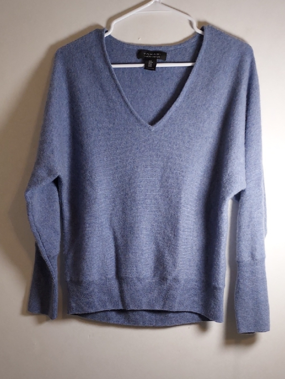 Tahari 100% Cashmere Sweater SIZE MEDIUM